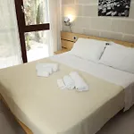 Delle Cave 3* فافينانا