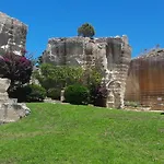 Delle Cave فندق
