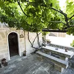 Delle Cave 3* فافينانا
