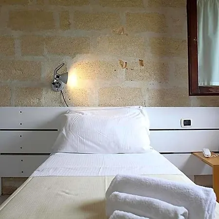 Delle Cave 3*