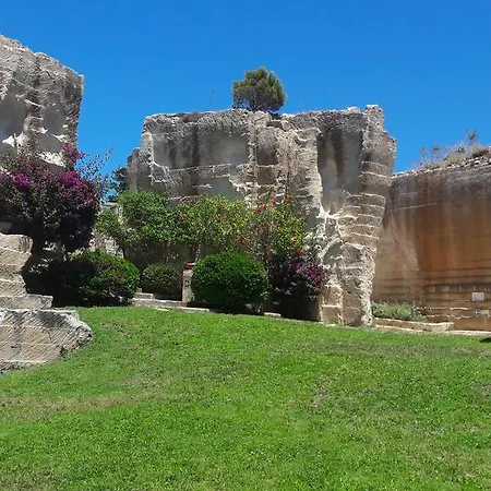 Delle Cave Szálloda