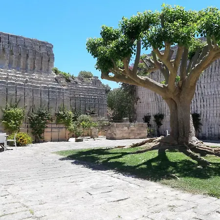 Delle Cave Szálloda