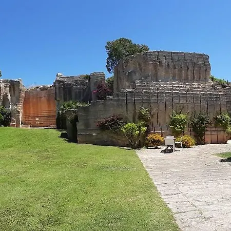 Delle Cave Szálloda 3*